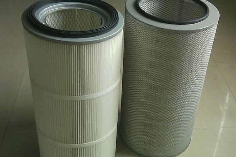 喷砂机中欧中国端盖分为浇铸型和铁盖两种，浇铸型端盖采用高固化PU胶，替代了传统普通端盖