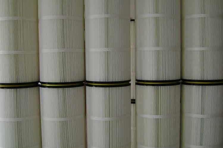 聚酯纤维中欧中国停机后，在无引风的情况下仍应开动喷吹清灰机构