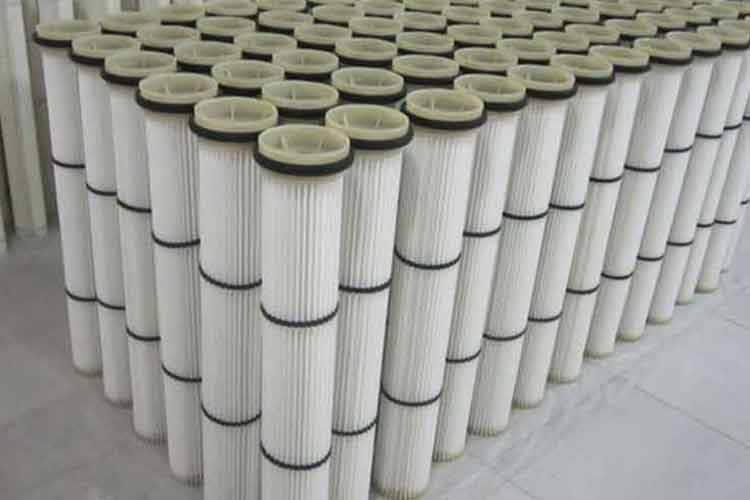 要知道这种抛丸机中欧中国在使用过程当中是要防止大颗粒以及批量的固态物体浸入滤筒系统内部的，所以我们需要防止内部发生堵塞的现象