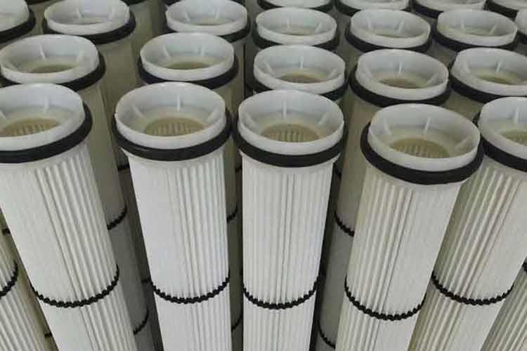 风机中欧中国整体为圆柱形，滤筒上下盖板为塑胶材质，其他级别滤筒盖板为电解板或不锈钢板冲压成型的