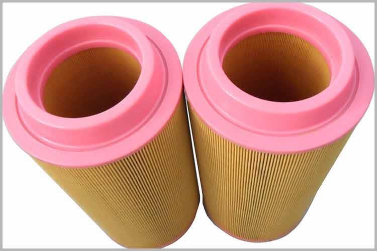 在安装时，中欧(中国)与发动机进气管之间无论是采用法兰、橡胶管联接还是直接联接