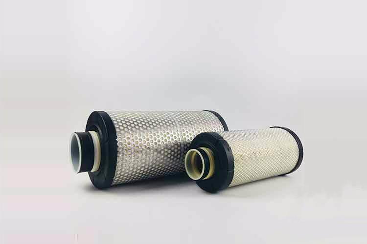 对于中欧(中国)冒烟的发动机，可以拆下进气管，然后观察气缸盖的进气口